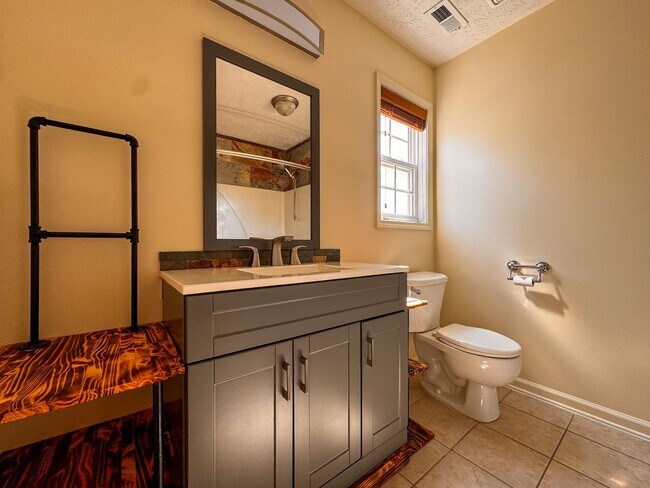 Building Photo - Lovely 4 Bed 2 Bath Home in Hope Mills