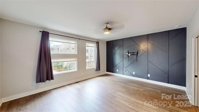Building Photo - 208 Walnut Ave