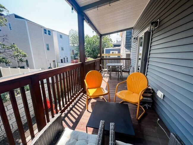 Building Photo - 69 Falcon St