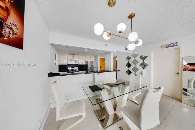 Building Photo - 7601 E Treasure Dr