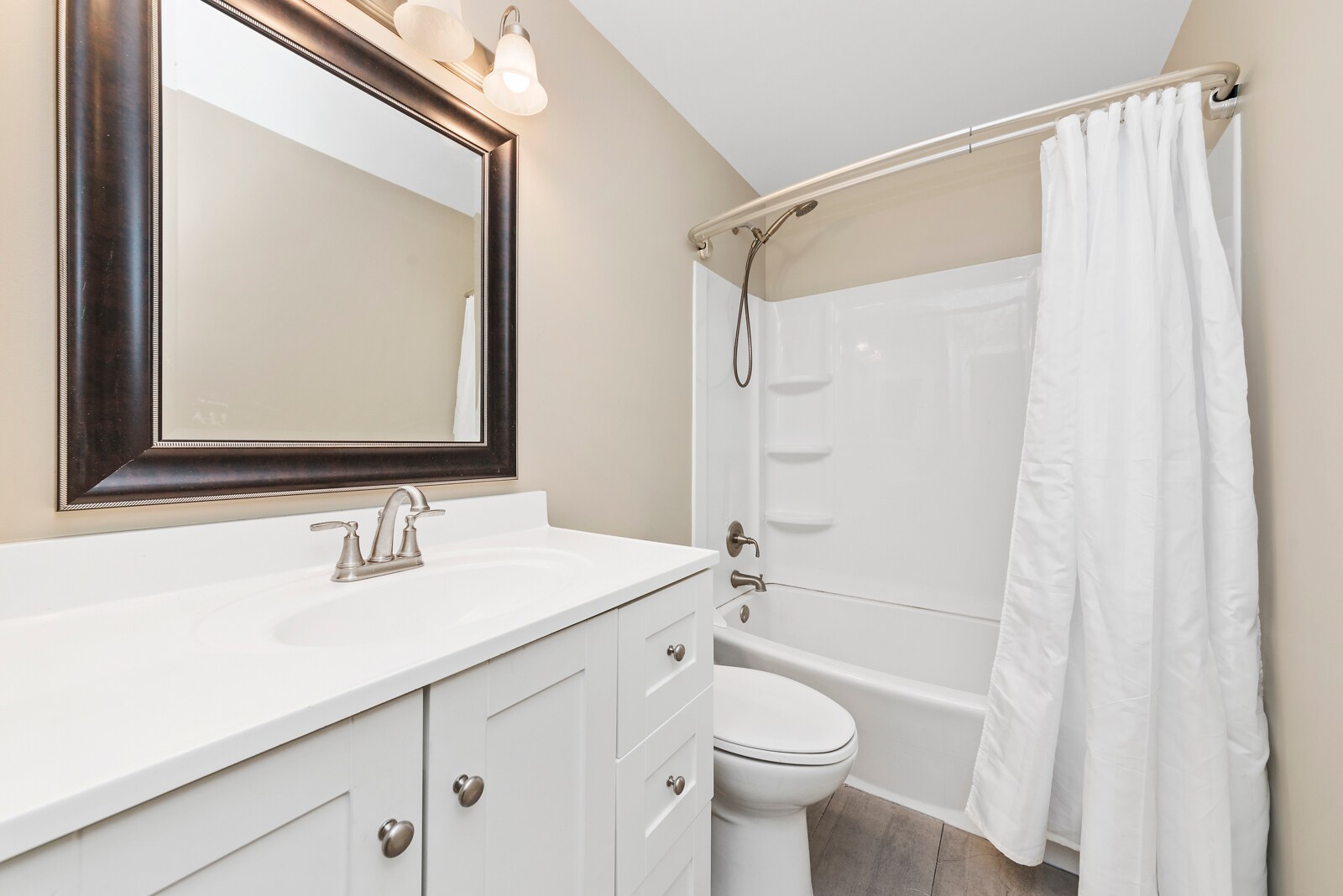 Building Photo - 712 Clearwood Ct