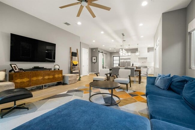 Building Photo - 1908 Kinney Ave