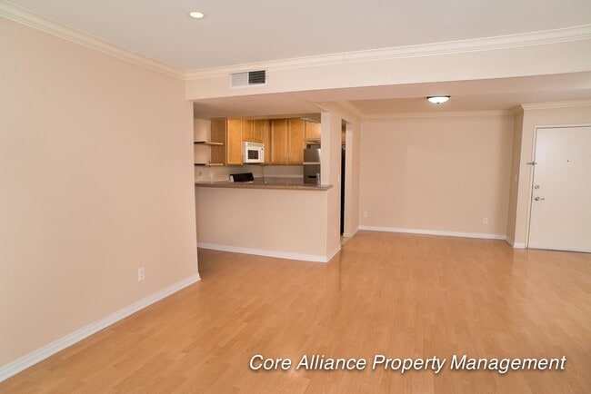 Building Photo - 5325 Newcastle Ave