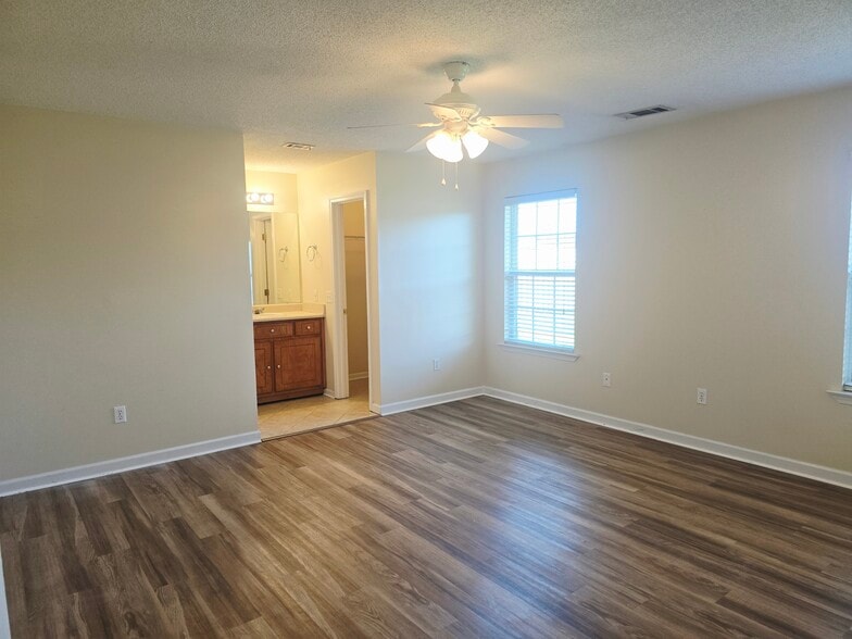 Building Photo - 111 Quarterhorse Dr