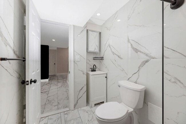 Building Photo - 385 Fairmount Ave