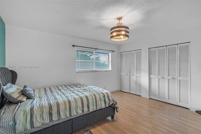 Building Photo - 6100 S Falls Cir Dr