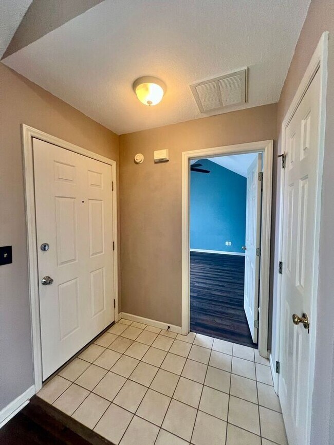 Building Photo - 3BR/2Bath/1 Garage/Fenced! Quail Woods community in the poplar Gorden Rd, North Wilmington area