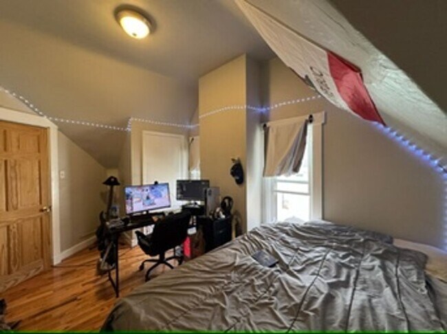 Building Photo - 26 Conklin St