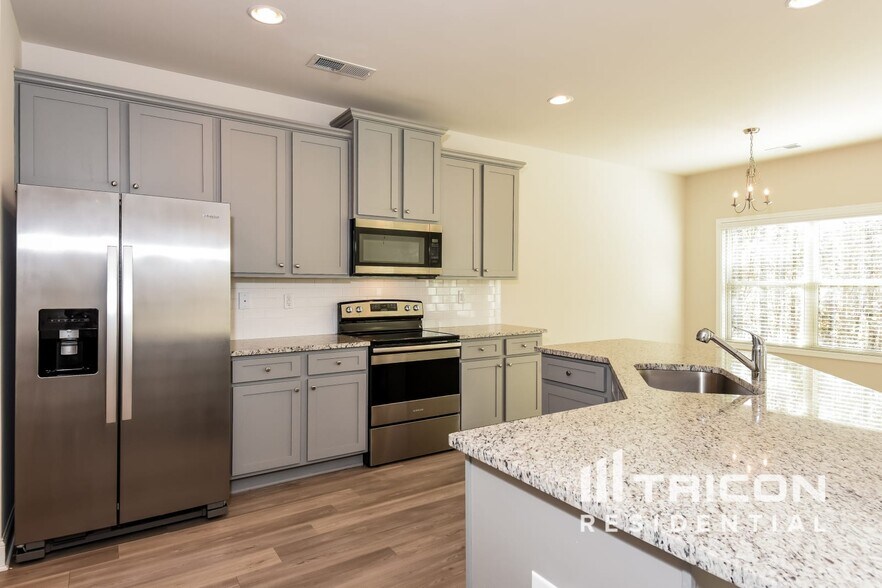 Building Photo - 731 Ireland Ln