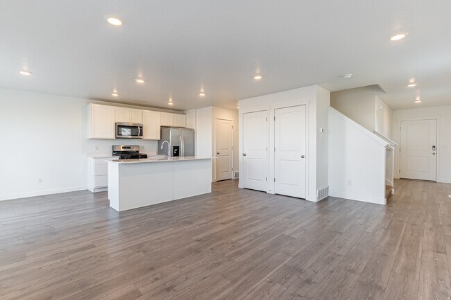 Building Photo - 3601 E 1360 S