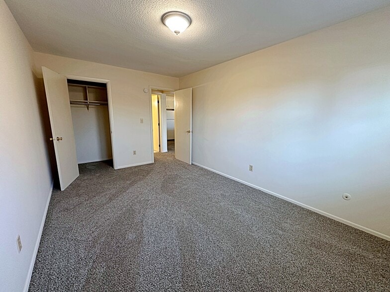Building Photo - L & O Apartments