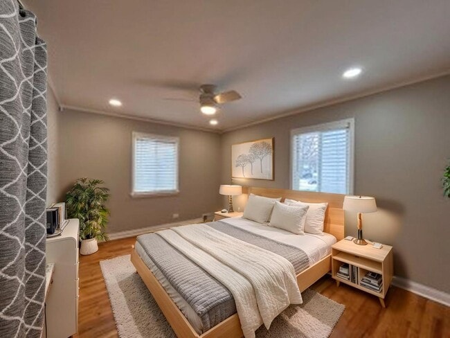 Building Photo - 326 W Adams St