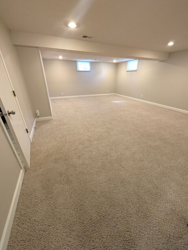 Building Photo - 1216 Robin Dr