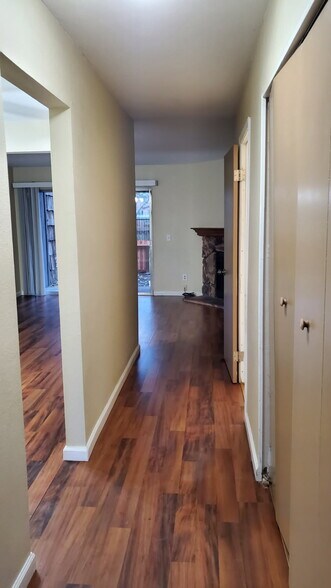 Building Photo - 1460 Parkway Dr