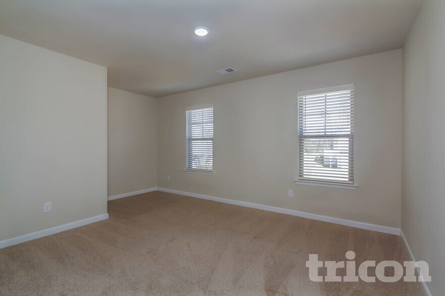 Building Photo - 106 Spring Knoll Dr