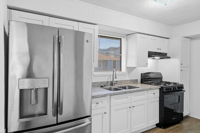 Building Photo - 1430 E 32nd 1/2 St