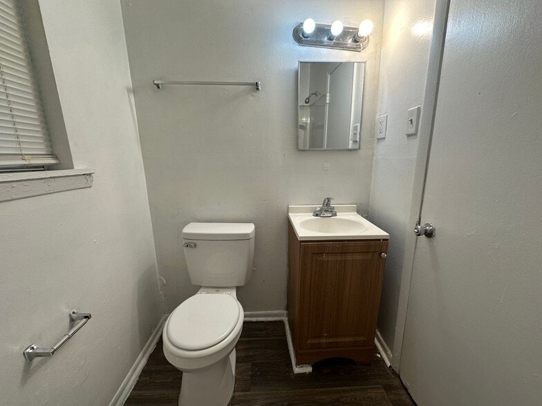 Building Photo - 4053 Log Cabin Dr