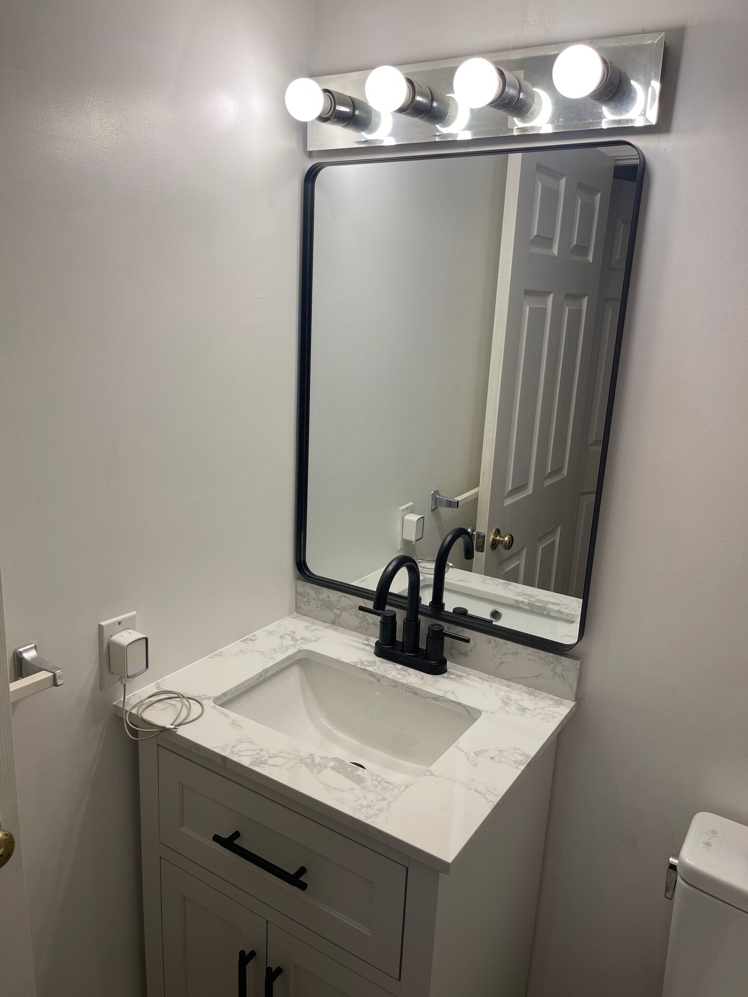 Building Photo - 238 Hanover St