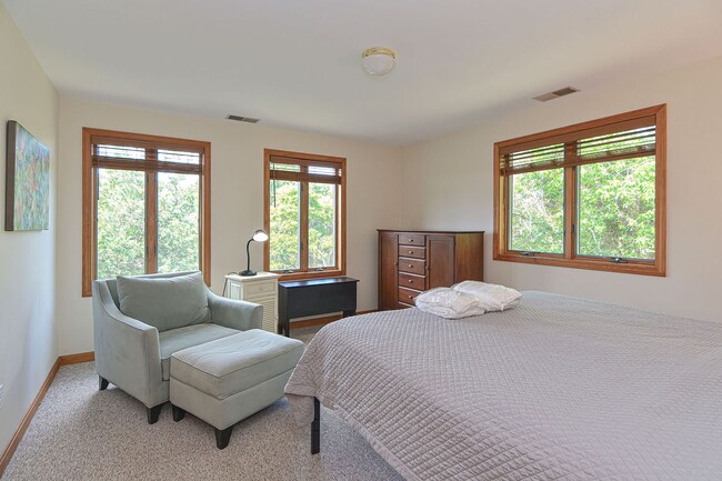 Building Photo - Winter Rental: Wingaerchic (Dog-friendly!)