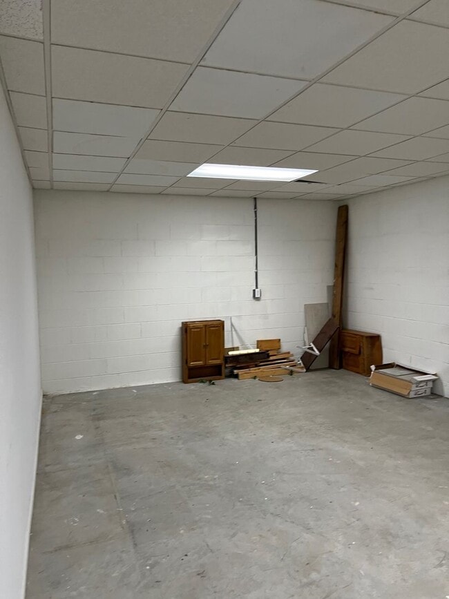 Building Photo - 2 bedroom/2.5 bath Condo Kingsport, TN