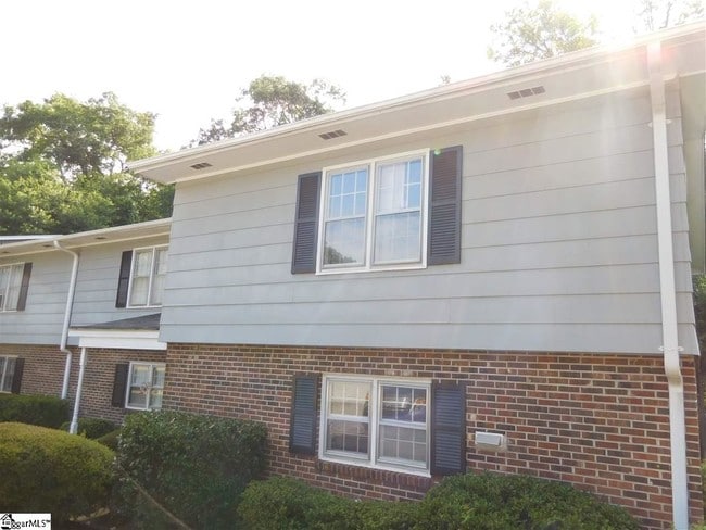 Primary Photo - 31 Summercreek Dr