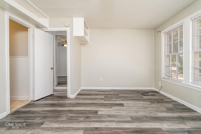 Building Photo - 1725 Ave D