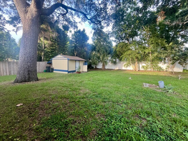 Building Photo - 705 Bayou Ave