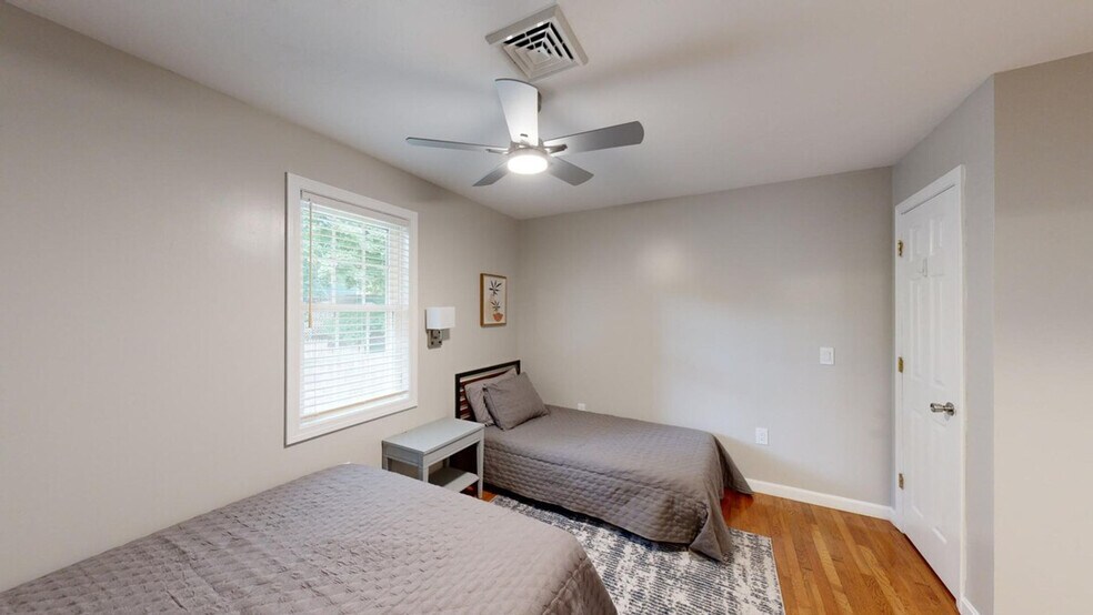 Building Photo - 9 Bates Ave