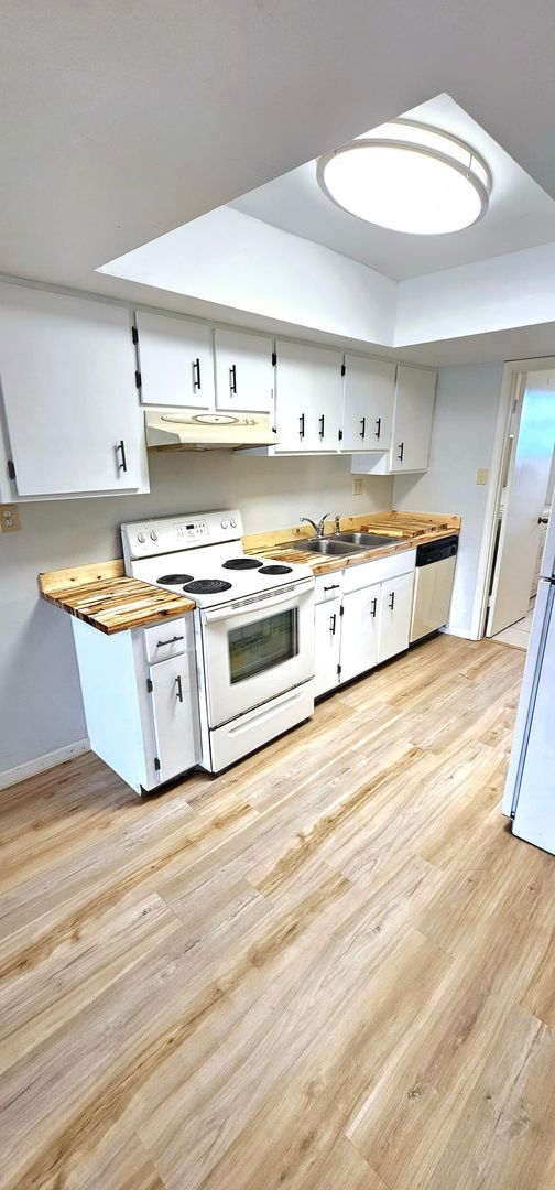 Building Photo - Best 55+ Complex in Merritt Island 3/2 open floor plan.