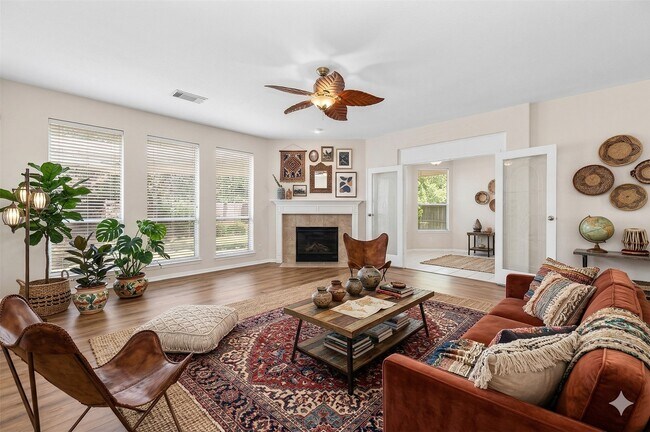 Building Photo - 7902 Feather Springs Dr