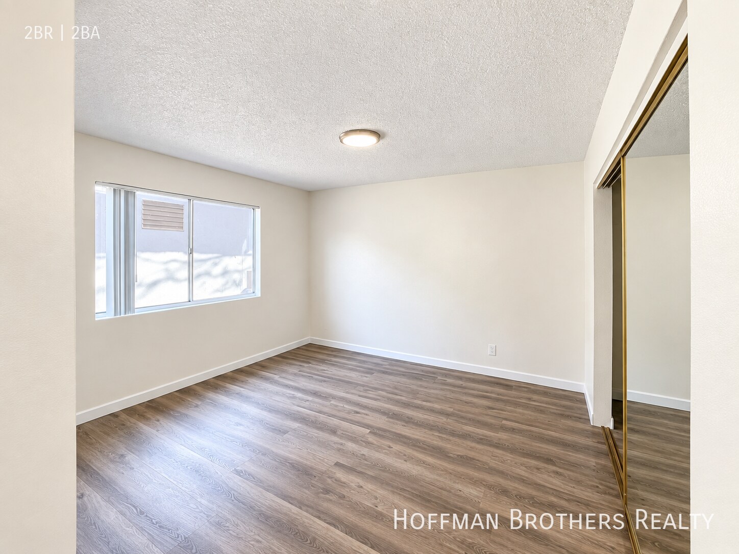 Building Photo - 221 W Elm Ave