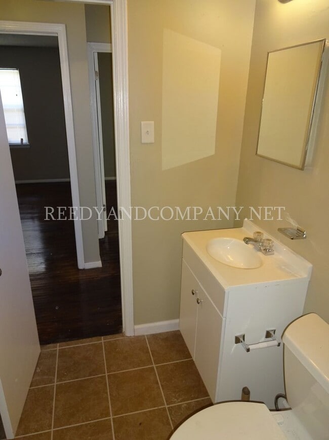 Building Photo - 1645 Kilarney Ave