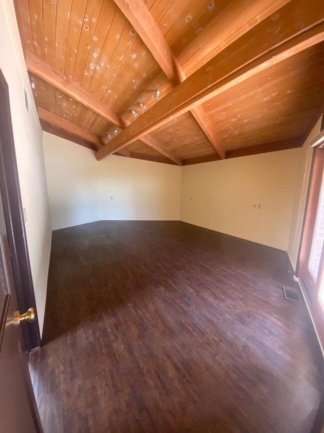 Building Photo - Beautiful 4 Bed / 4 Bath Home with Private Pool in Prestigious La Cañada