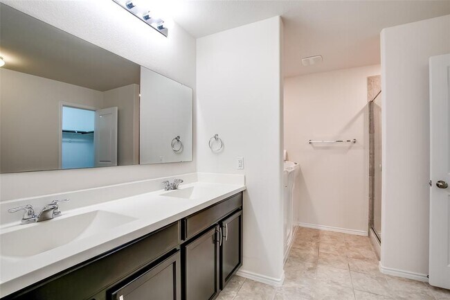 Building Photo - 908 Wolcott Dr