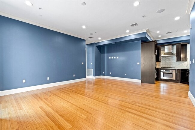 Building Photo - 368 Dorchester St