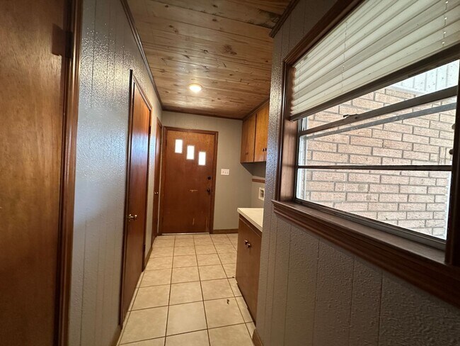 Building Photo - **COMING SOON ON JULY 1ST, 2026** Introducing a charming 3-bedroom, 2.5-bathroom home located in ...