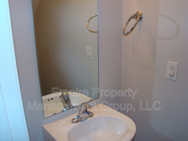 Building Photo - 384 Denman Loop