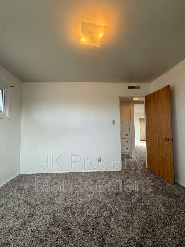 Building Photo - 1223 Smelter Ave NE