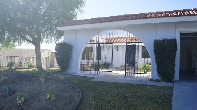 Building Photo - 27403 Garza Dr