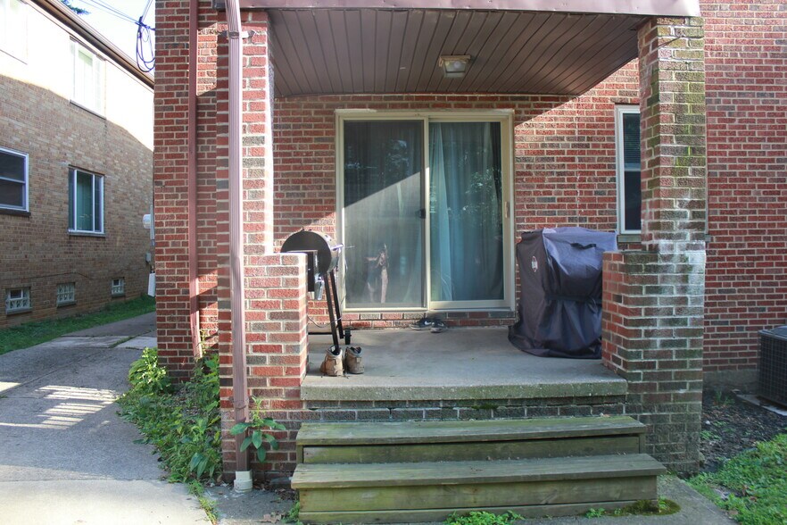 Building Photo - 5606 Warwick Dr