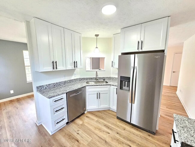 Building Photo - 801 Josepi Dr