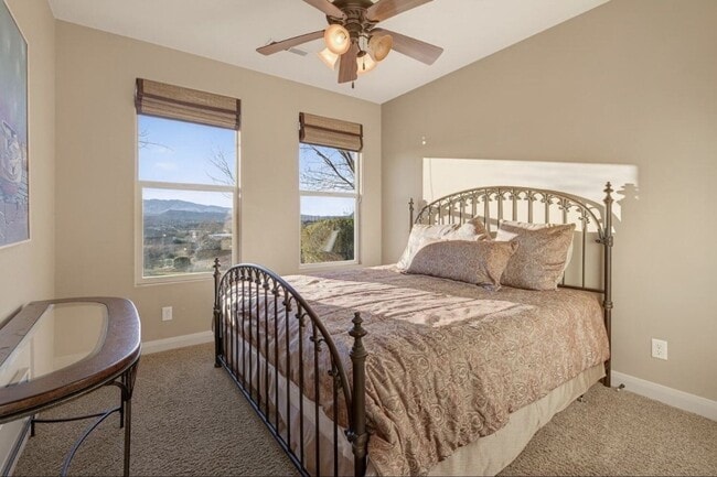 Building Photo - VIEWS AND FURNISHED