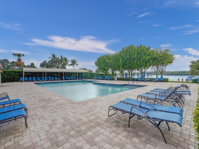 Building Photo - 2121 N Ocean Blvd