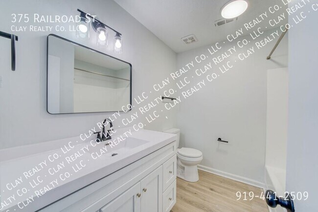 Building Photo - 375 Railroad St