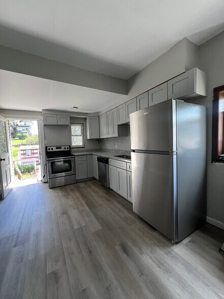 Primary Photo - 3127 Braun Ave