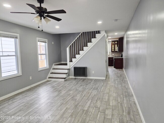 Building Photo - 124 Willow St