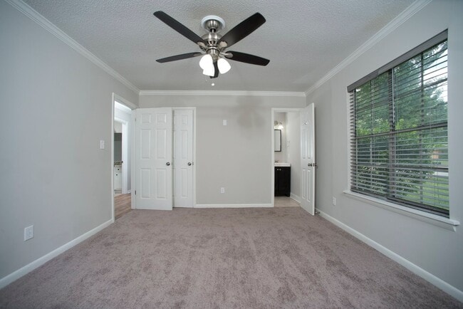 Building Photo - Spacious 3 bedroom/2 bath ranch- South Huntsville!