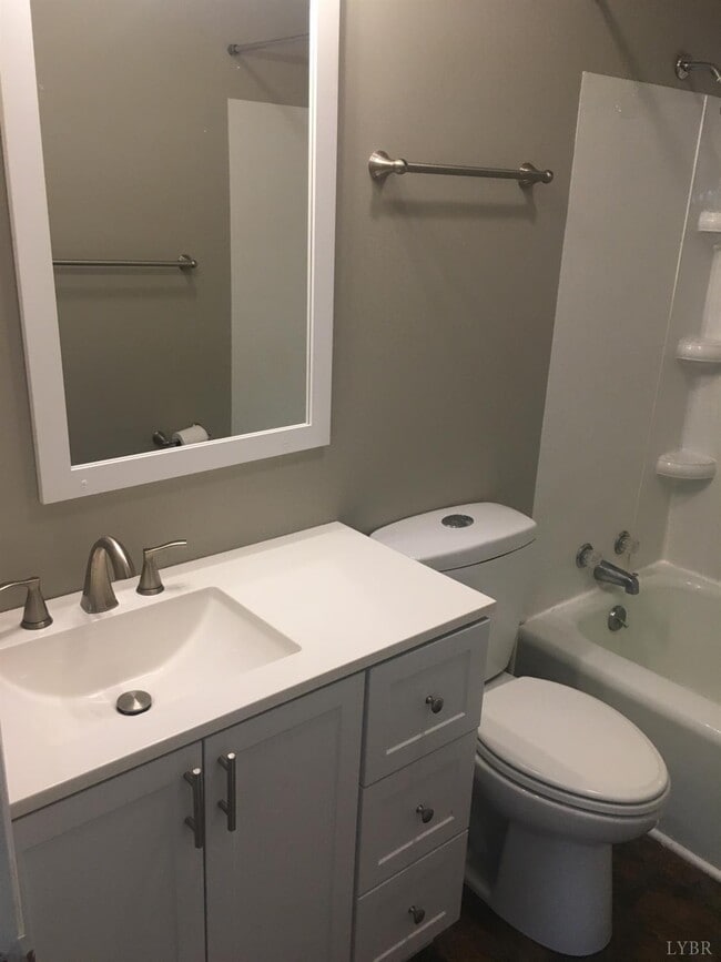 Building Photo - 1320 St Cloud Ave