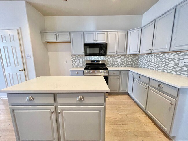 Building Photo - 707 Belmark Ct