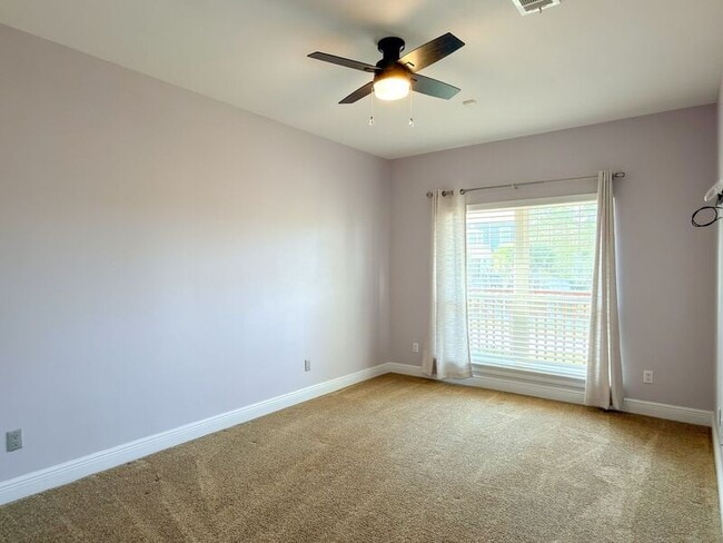 Building Photo - 2572 Gulf Breeze Ave